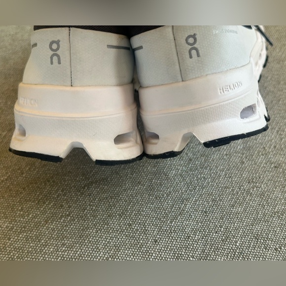 On Running “Cloudultra” Running Shoes in Black/White Women’s Size 9 - Picture 11 of 14